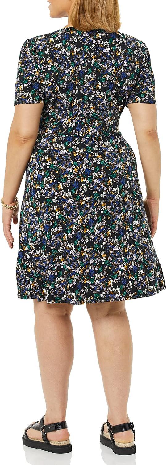 image:imageAmazon Essentials Femme Robe Cintre Et vase Manches Courtes Et Col en VMulticolore