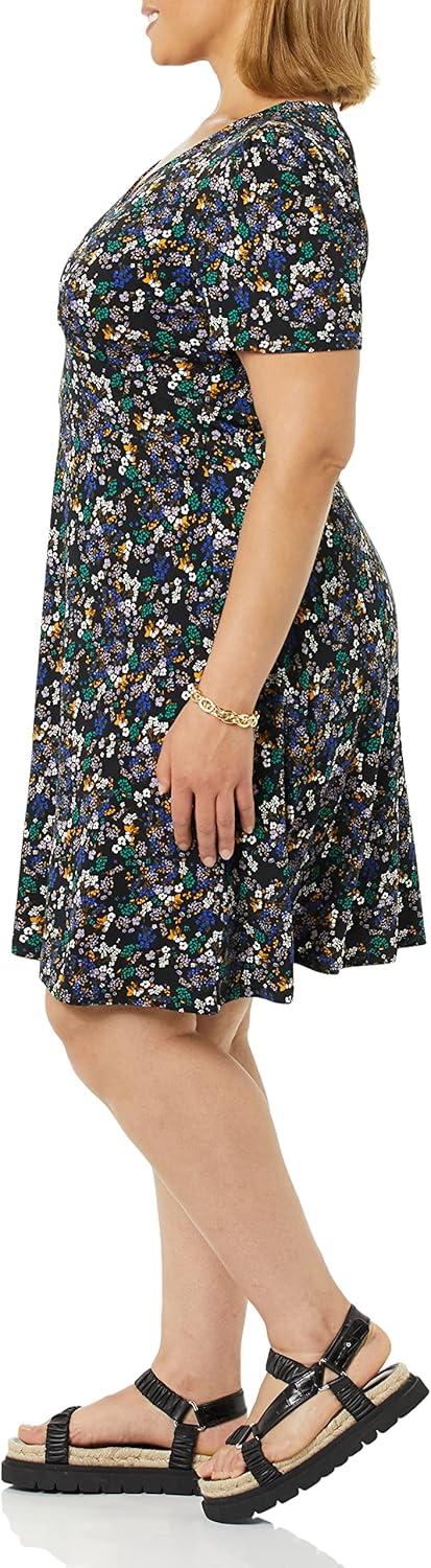 image:imageAmazon Essentials Femme Robe Cintre Et vase Manches Courtes Et Col en VMulticolore