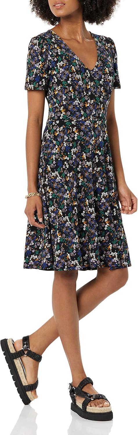 image:imageAmazon Essentials Femme Robe Cintre Et vase Manches Courtes Et Col en VMulticolore